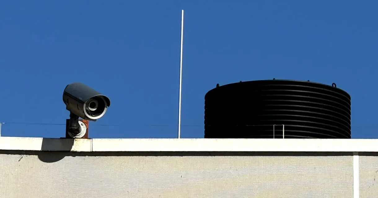 Beratung - Gebäude mit Videoüberwachung auf dem Dach &middot; ECOS<sup>&reg;</sup>